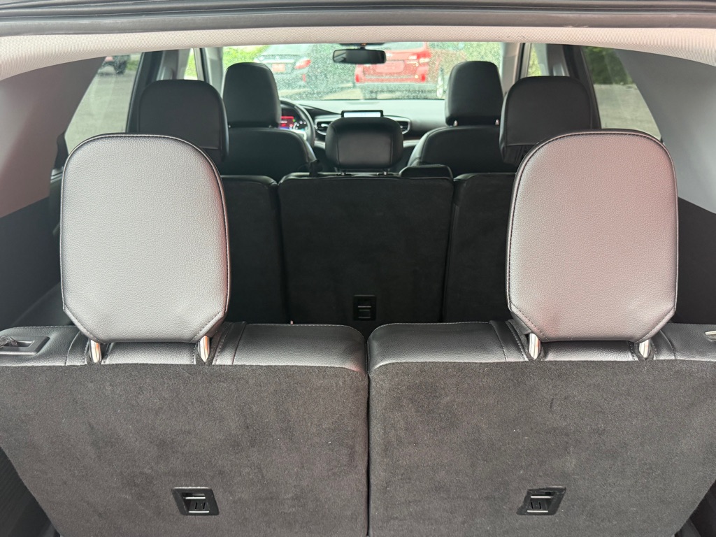 Photo 24 of this FORD EXPLORER