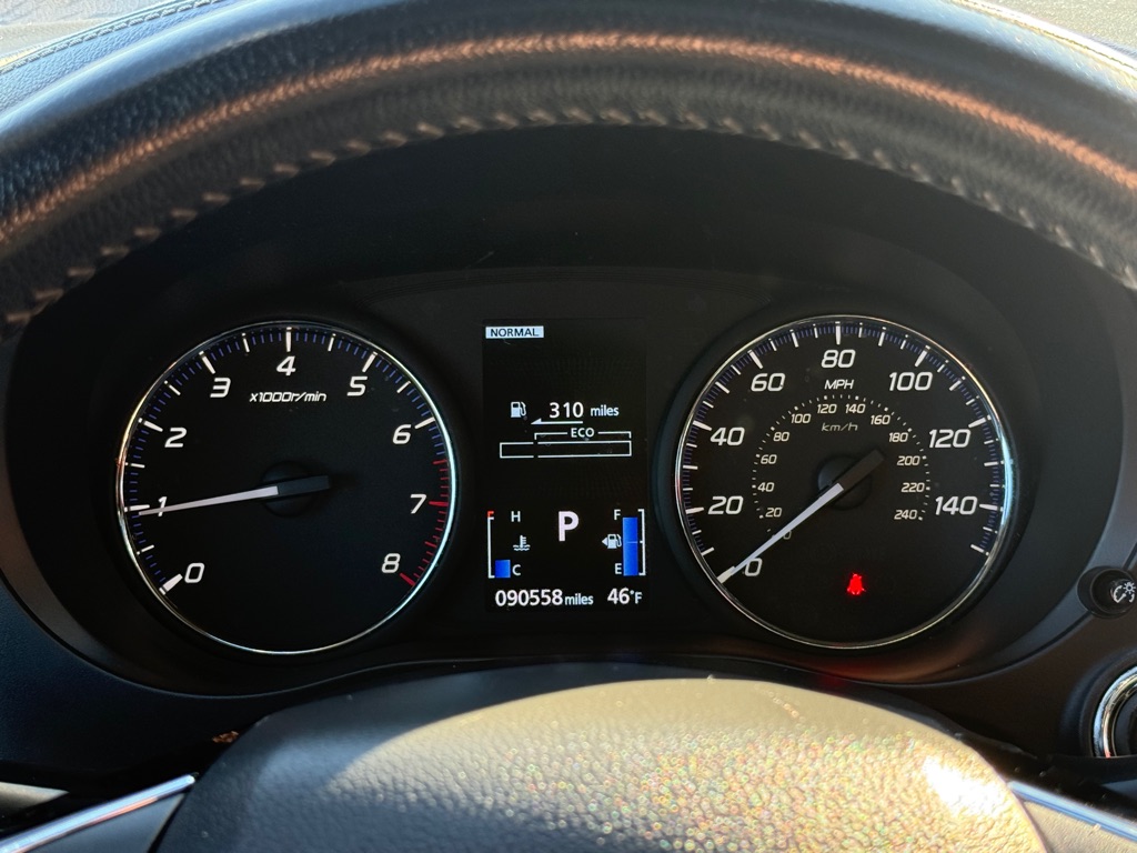 Photo 31 of this MITSUBISHI OUTLANDER