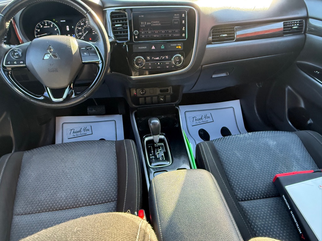 Photo 24 of this MITSUBISHI OUTLANDER