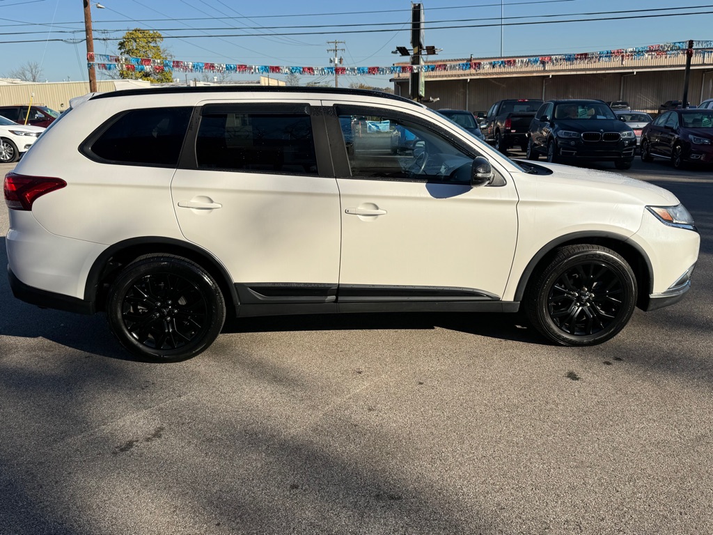 Photo 7 of this MITSUBISHI OUTLANDER
