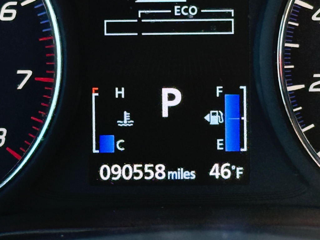 Photo 32 of this MITSUBISHI OUTLANDER