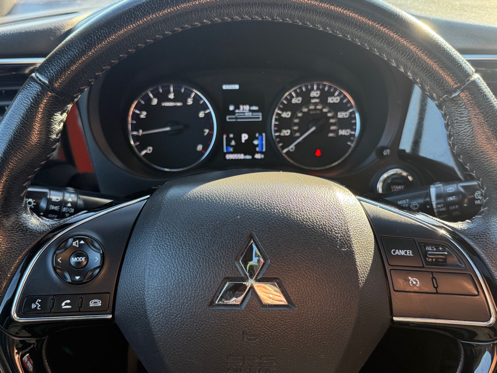 Photo 30 of this MITSUBISHI OUTLANDER