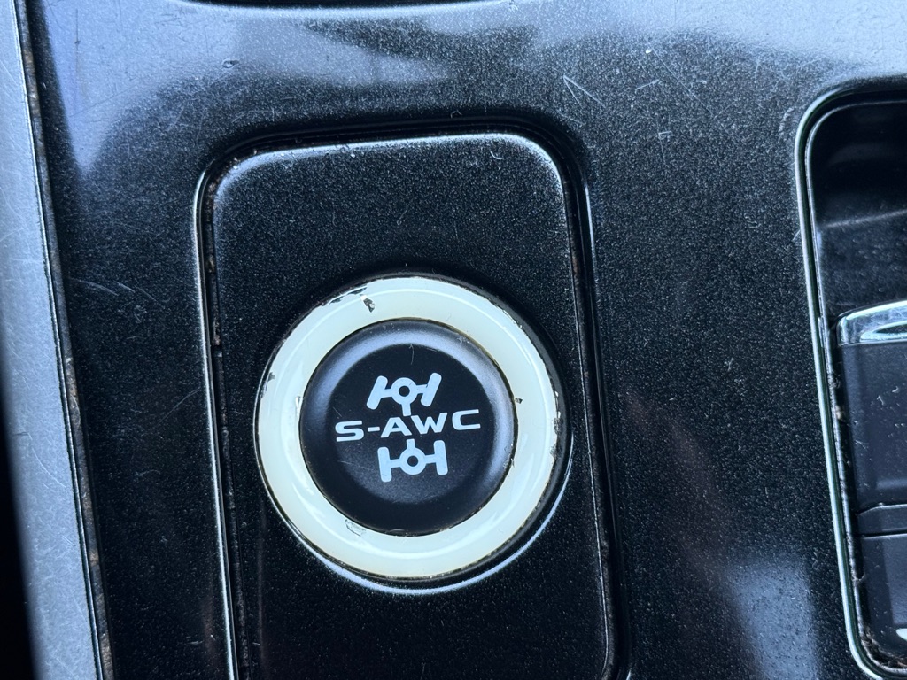 Photo 39 of this MITSUBISHI OUTLANDER