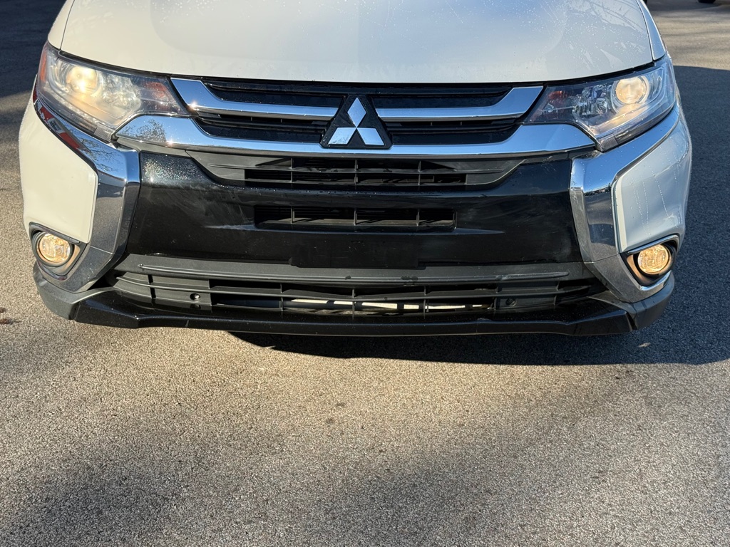 Photo 16 of this MITSUBISHI OUTLANDER