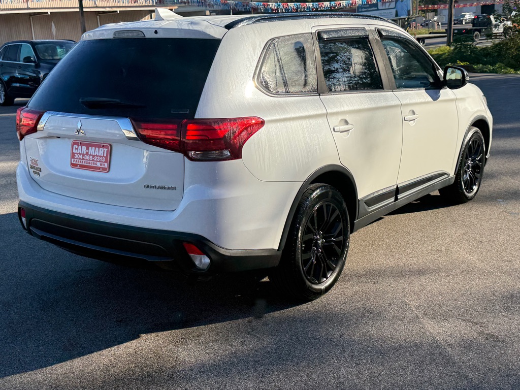 Photo 6 of this MITSUBISHI OUTLANDER