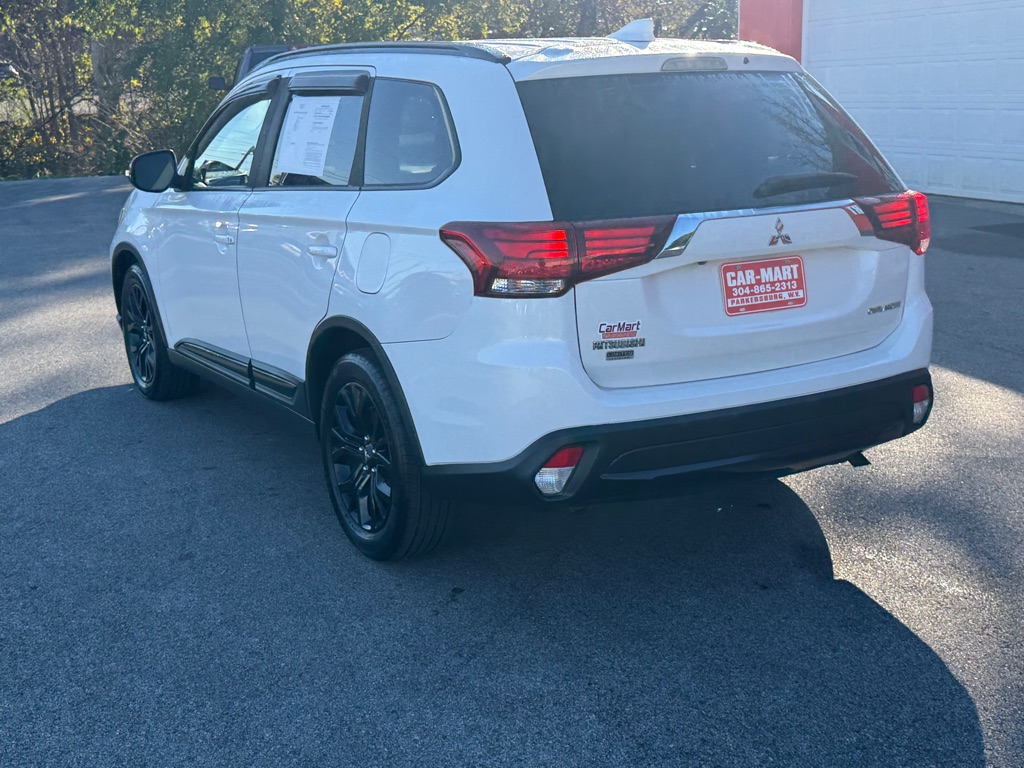 Photo 4 of this MITSUBISHI OUTLANDER