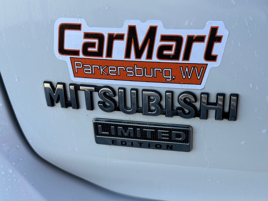 Photo 19 of this MITSUBISHI OUTLANDER