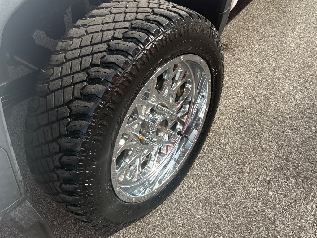 Photo 20 of this GMC SIERRA