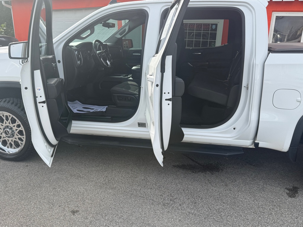 Photo 27 of this GMC SIERRA