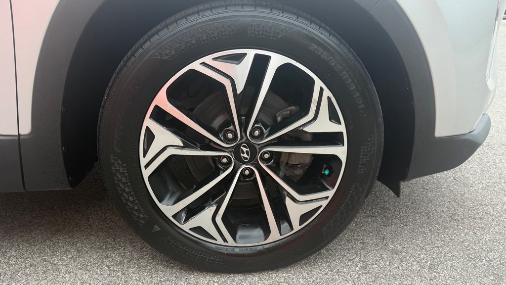 Photo 18 of this HYUNDAI SANTA FE