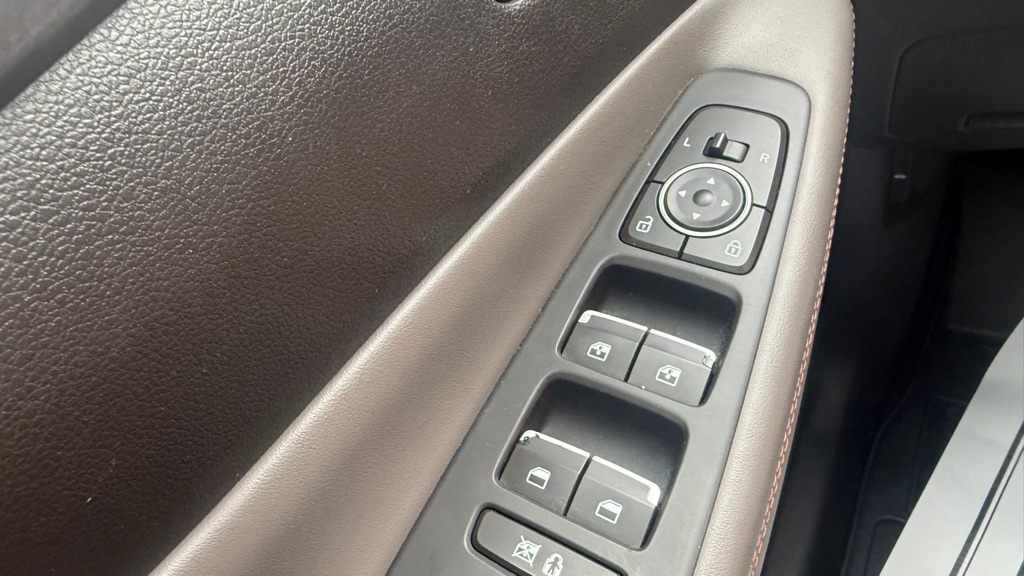Photo 34 of this HYUNDAI SANTA FE