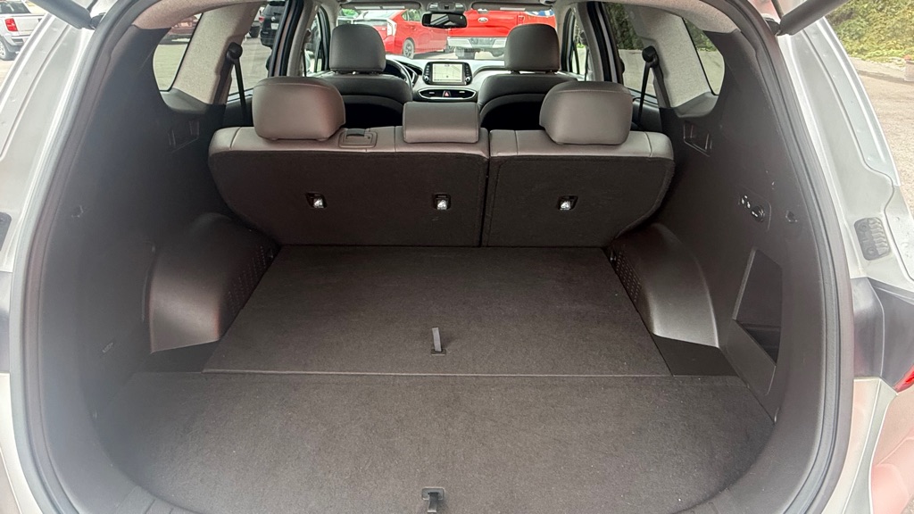 Photo 22 of this HYUNDAI SANTA FE