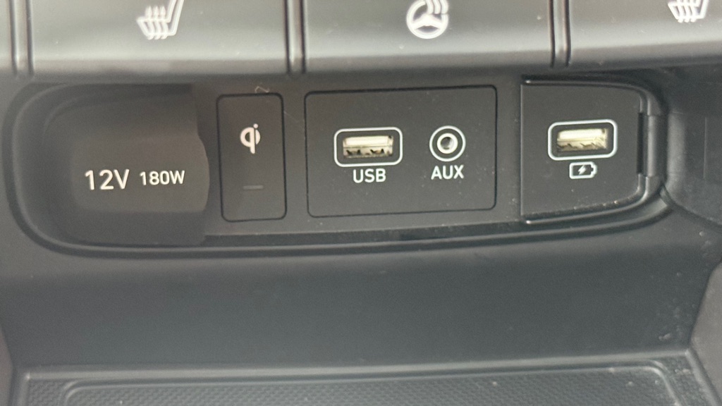 Photo 44 of this HYUNDAI SANTA FE