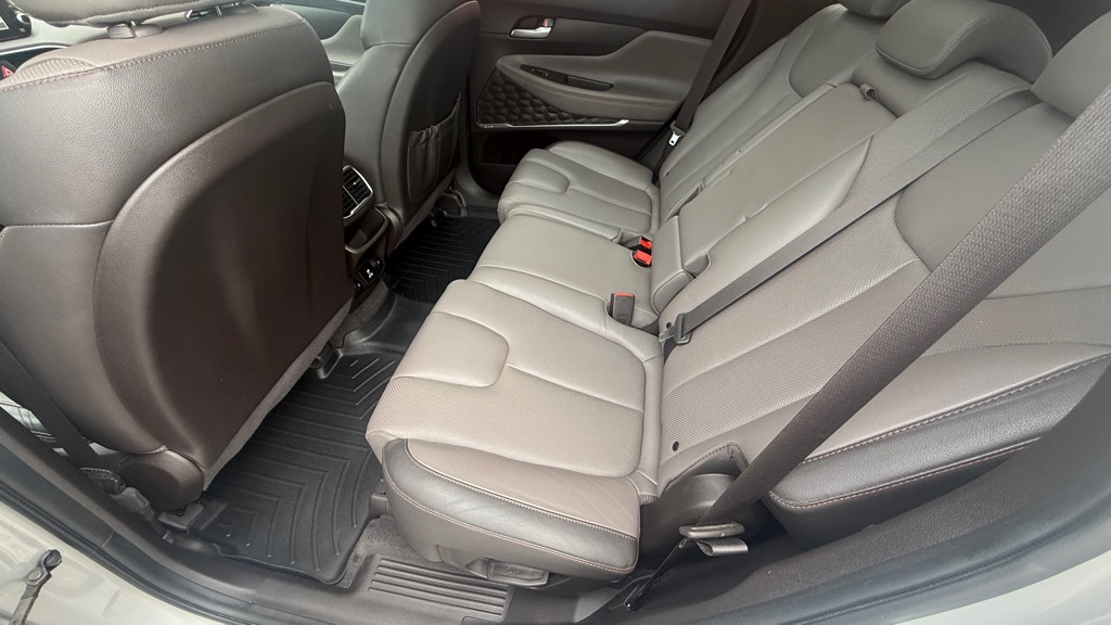 Photo 29 of this HYUNDAI SANTA FE