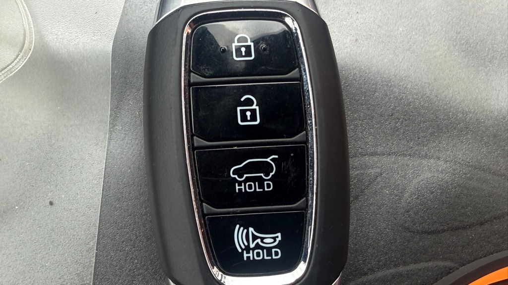 Photo 51 of this HYUNDAI SANTA FE