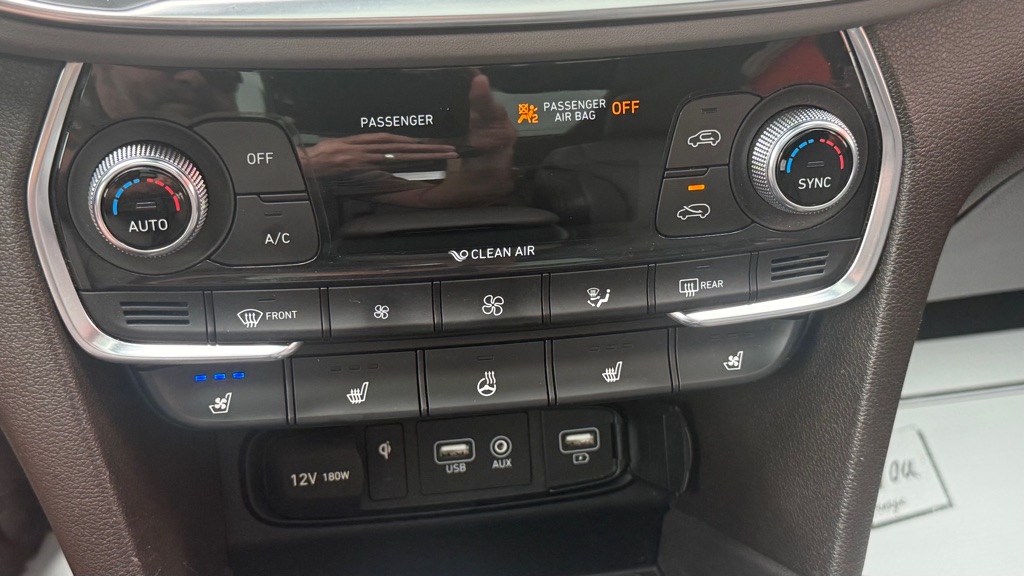 Photo 41 of this HYUNDAI SANTA FE