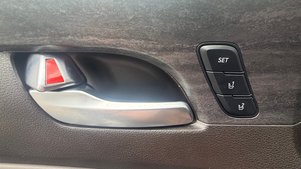 Photo 33 of this HYUNDAI SANTA FE