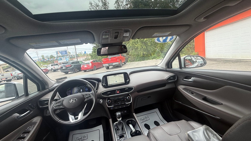 Photo 27 of this HYUNDAI SANTA FE