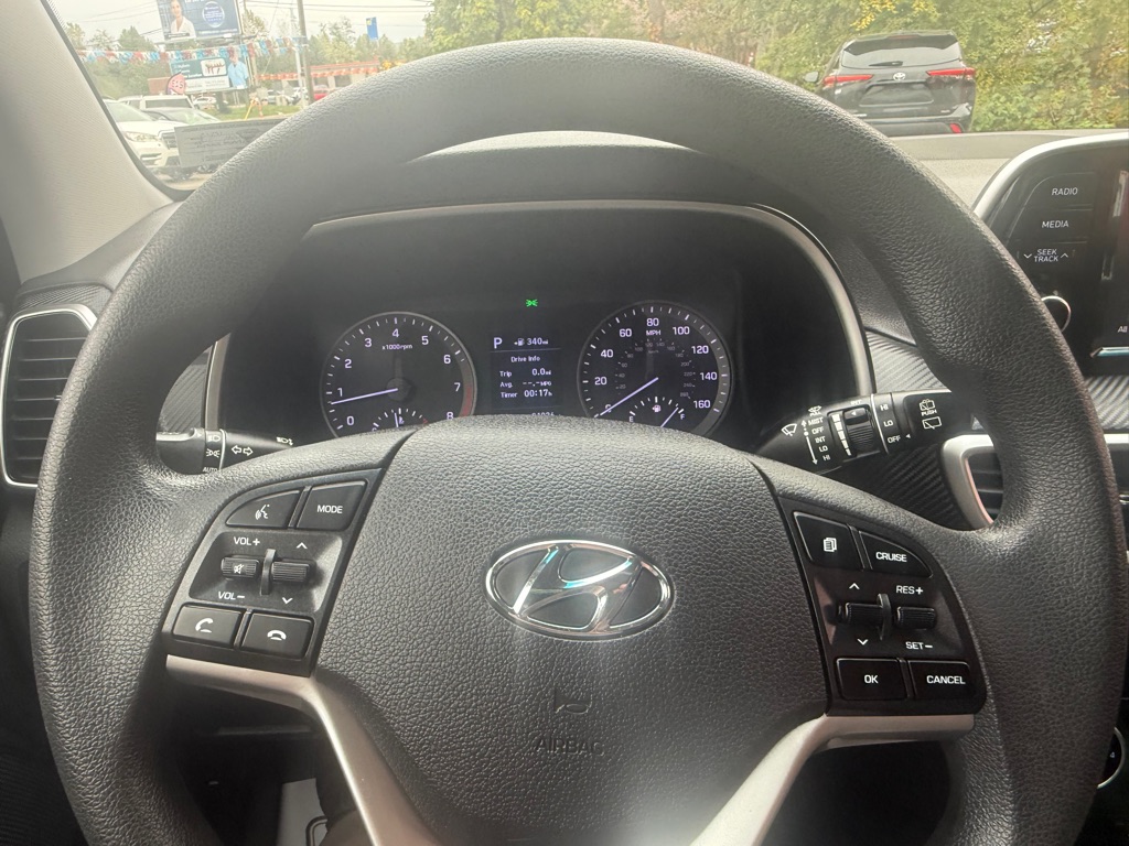 Photo 31 of this HYUNDAI TUCSON