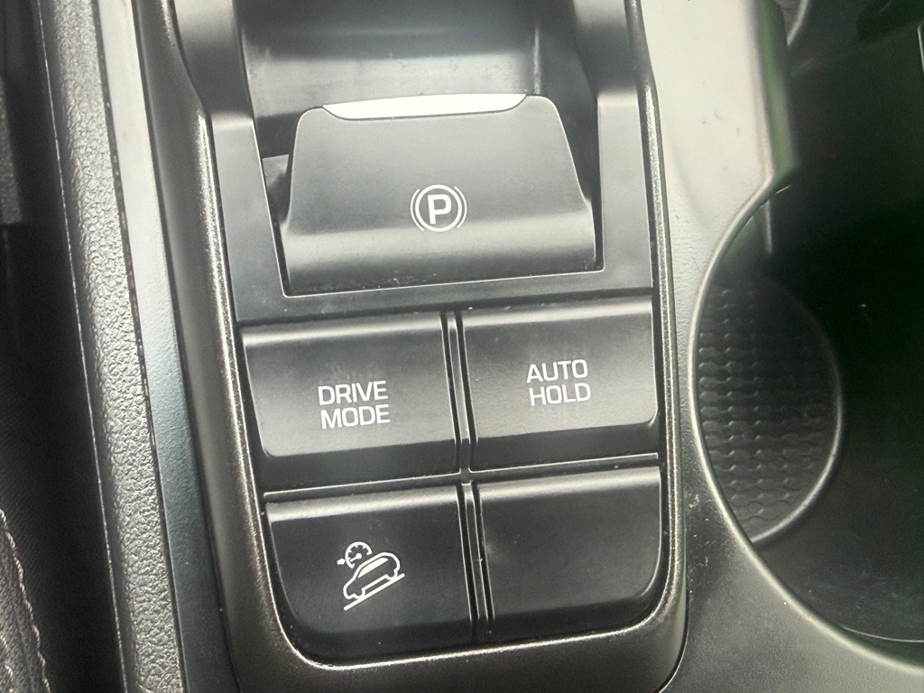 Photo 40 of this HYUNDAI TUCSON