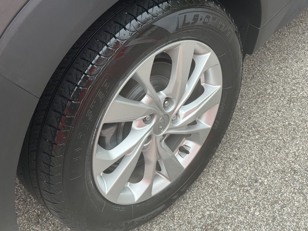 Photo 18 of this HYUNDAI TUCSON