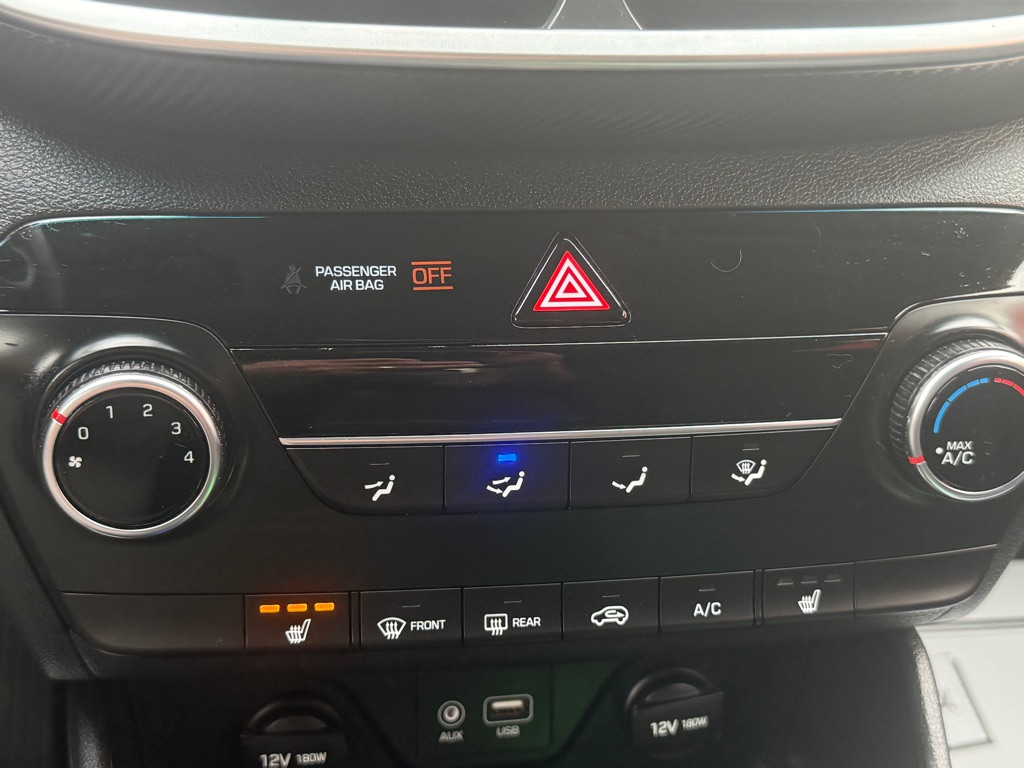 Photo 37 of this HYUNDAI TUCSON