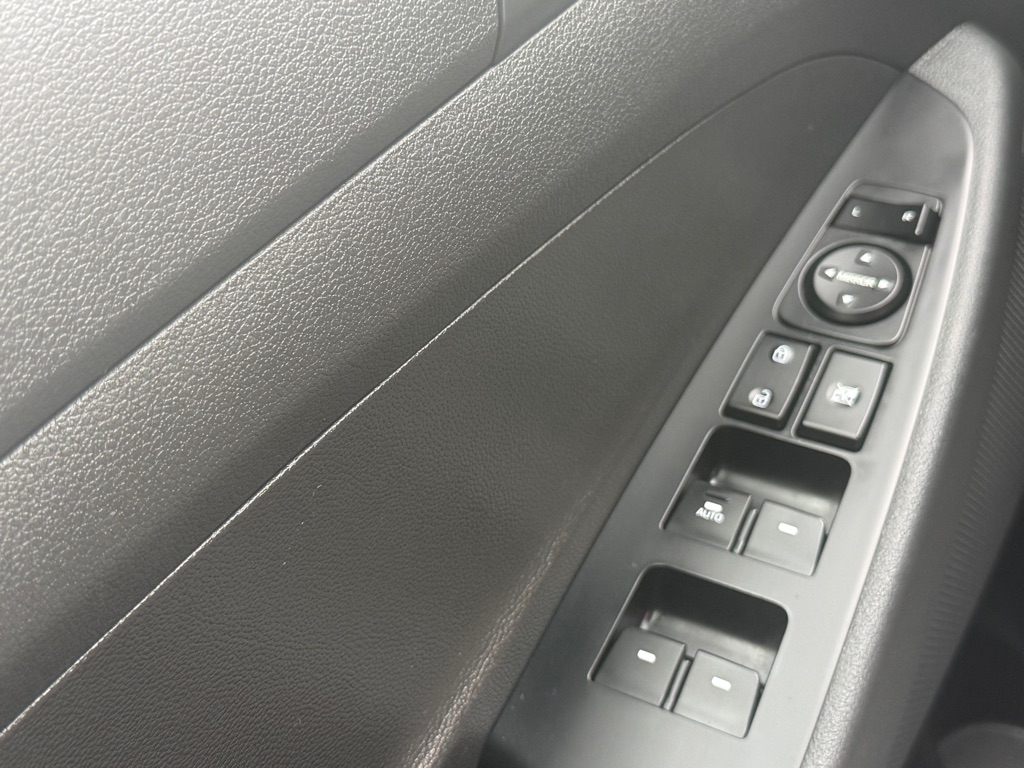 Photo 28 of this HYUNDAI TUCSON