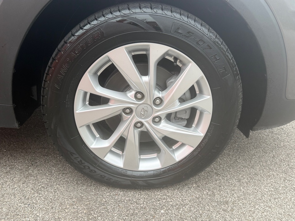 Photo 17 of this HYUNDAI TUCSON