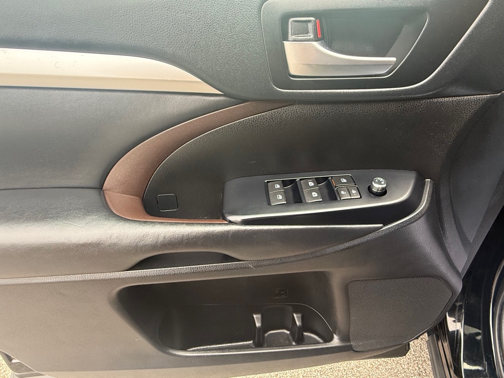 Photo 52 of this TOYOTA HIGHLANDER