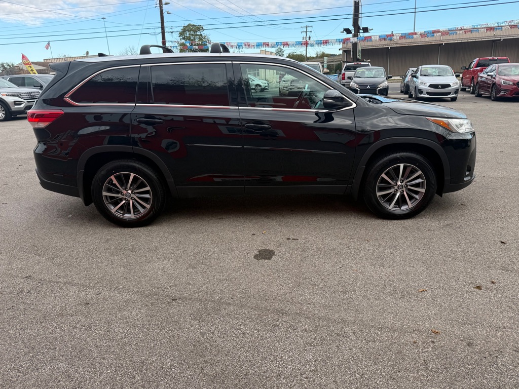 Photo 7 of this TOYOTA HIGHLANDER