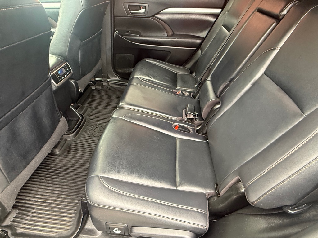 Photo 50 of this TOYOTA HIGHLANDER