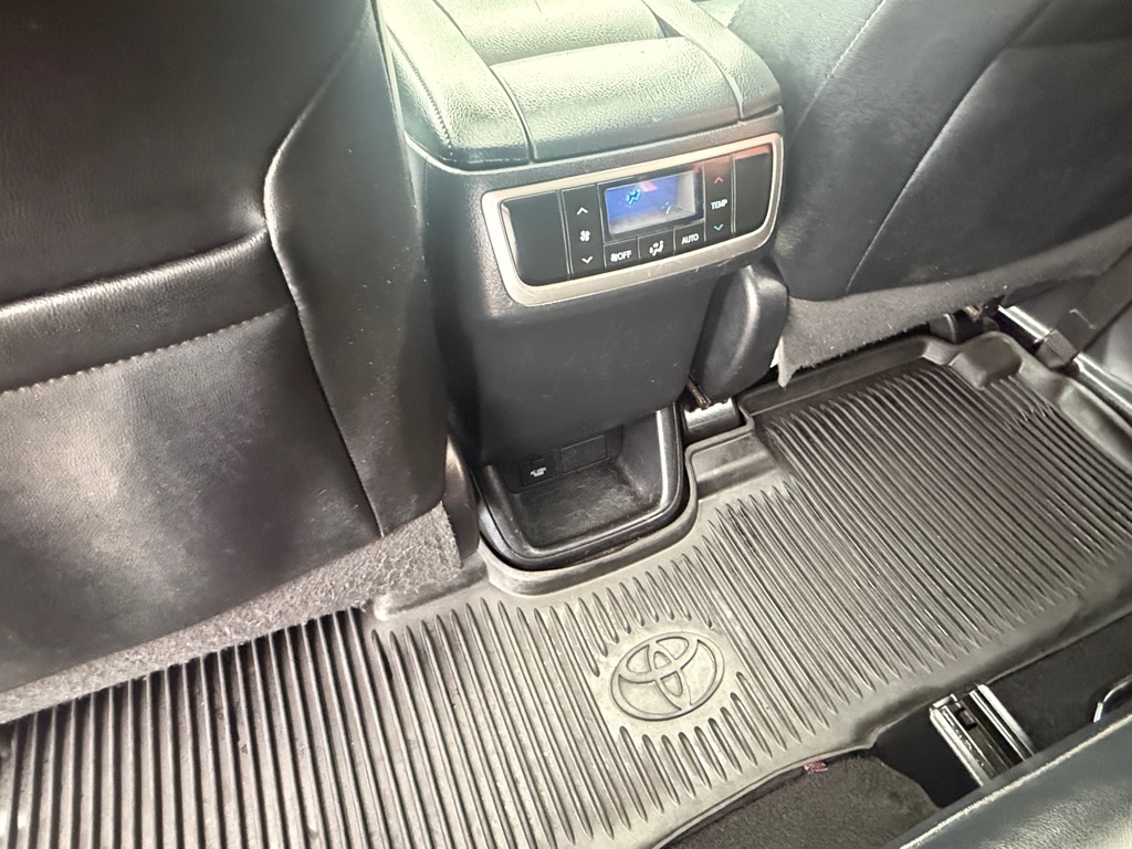 Photo 49 of this TOYOTA HIGHLANDER