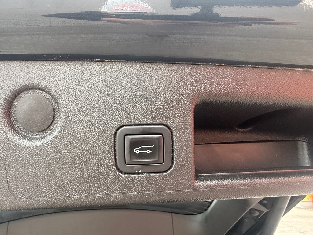 Photo 21 of this CHEVROLET EQUINOX