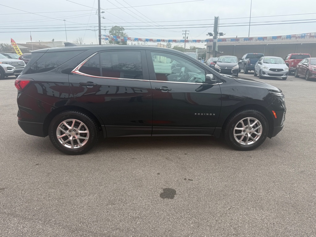 Photo 7 of this CHEVROLET EQUINOX
