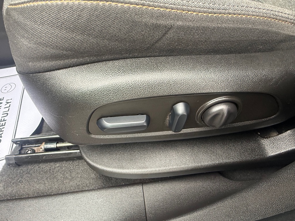 Photo 27 of this CHEVROLET EQUINOX