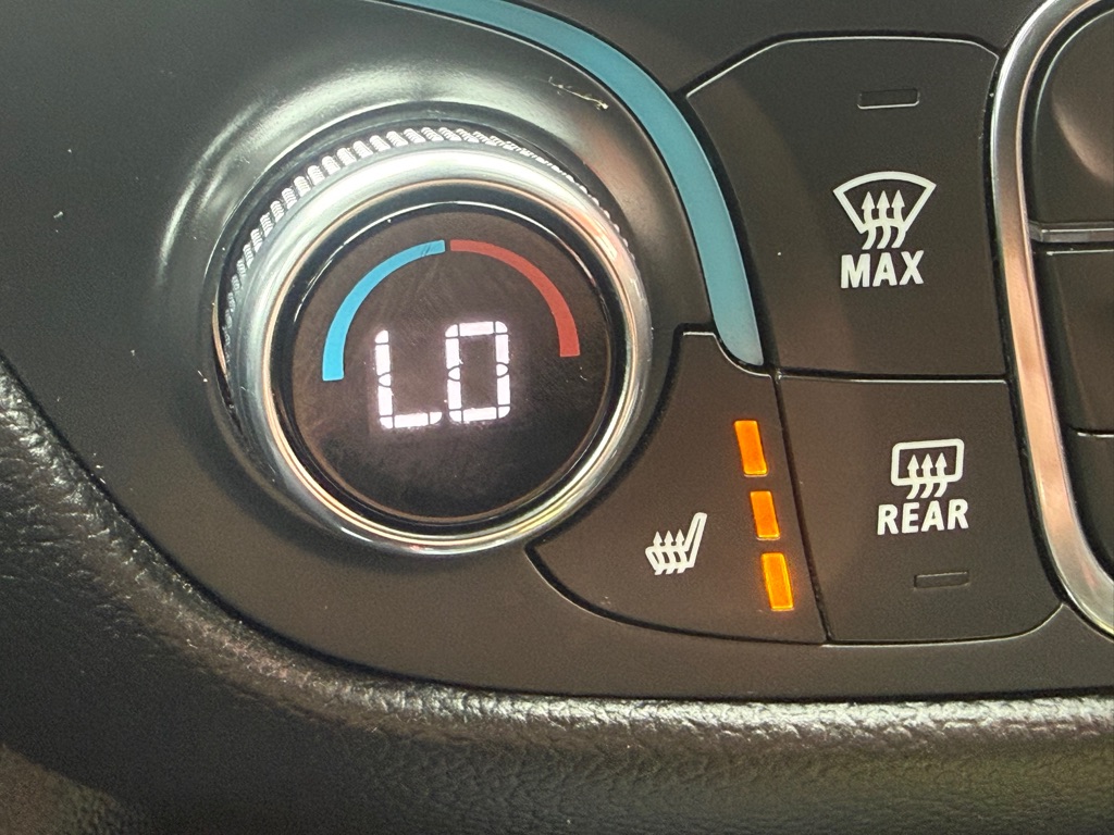 Photo 35 of this CHEVROLET EQUINOX