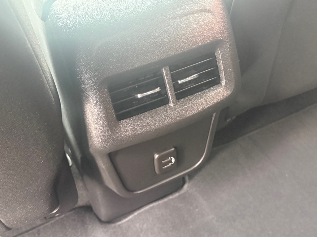 Photo 23 of this CHEVROLET EQUINOX