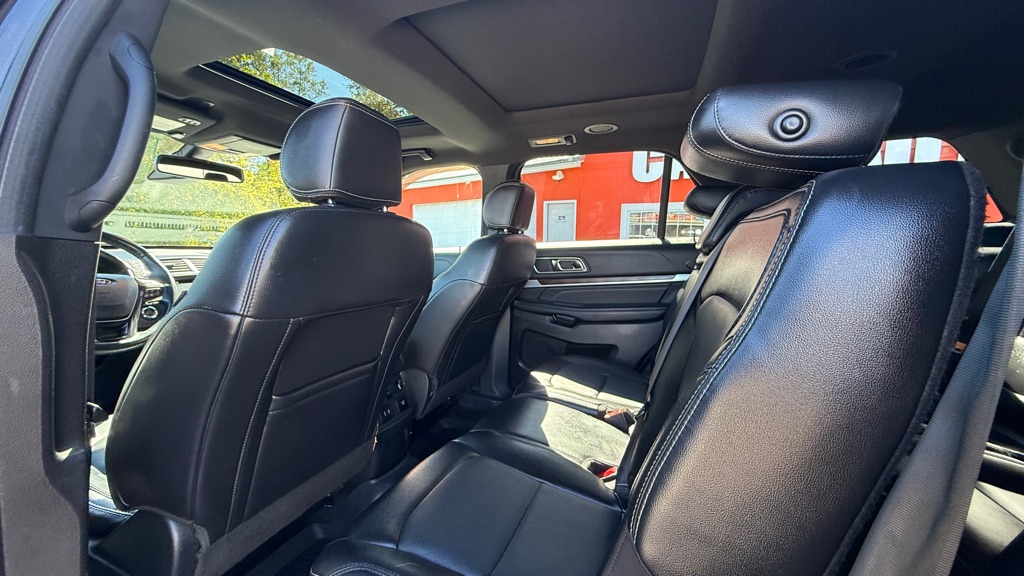 Photo 29 of this FORD EXPLORER