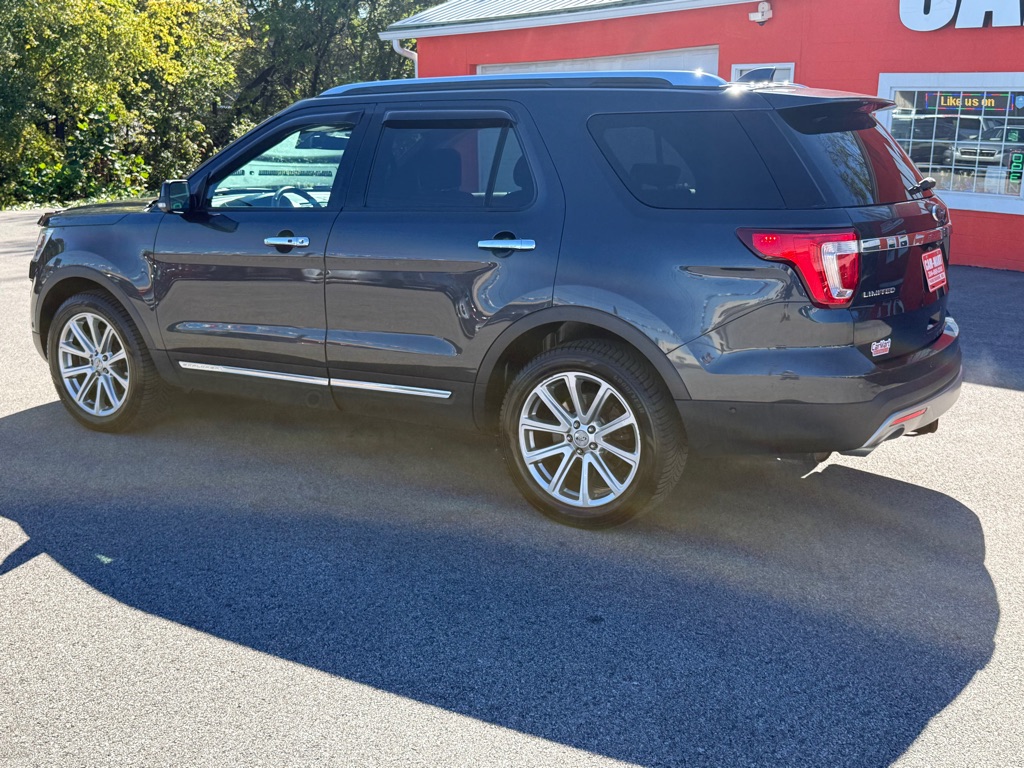 Photo 4 of this FORD EXPLORER