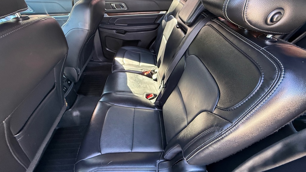 Photo 30 of this FORD EXPLORER