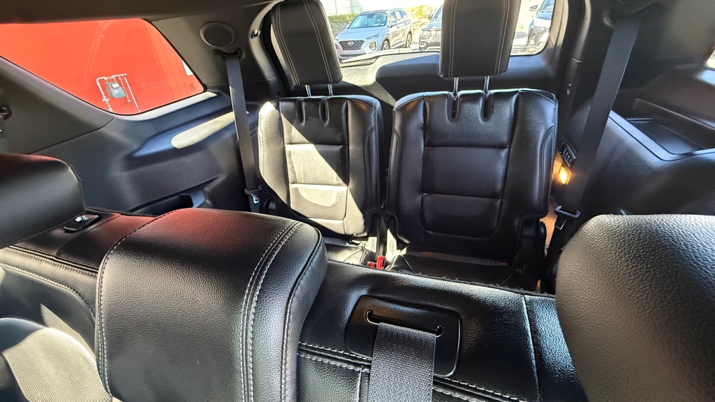 Photo 31 of this FORD EXPLORER