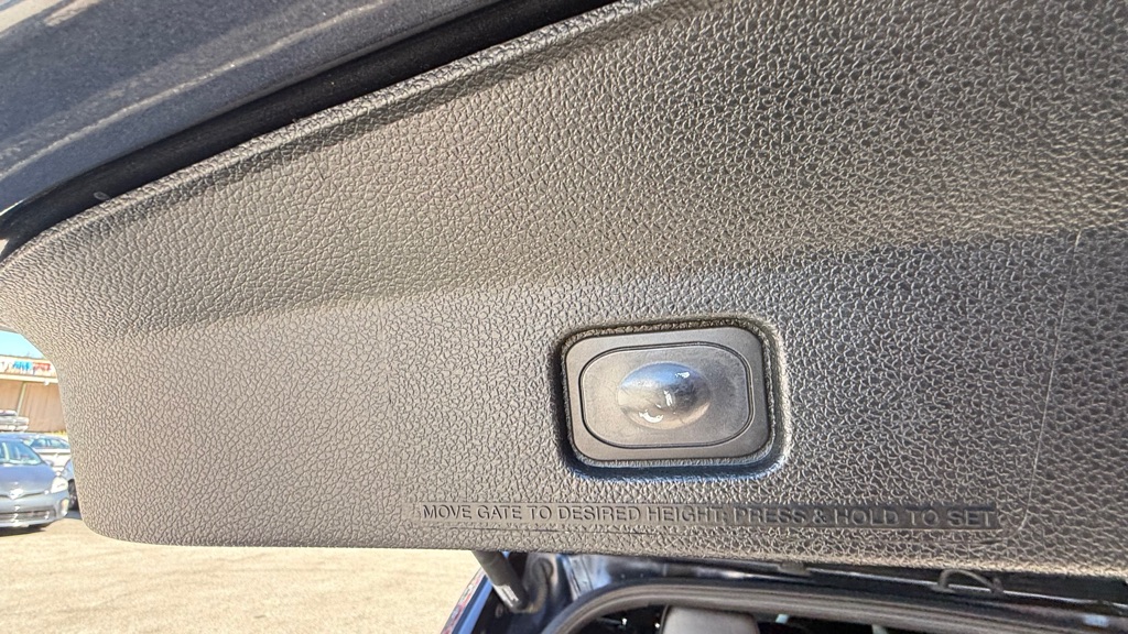 Photo 26 of this FORD EXPLORER