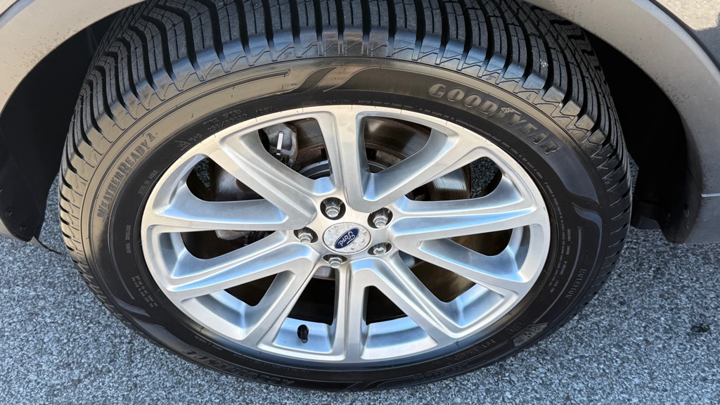 Photo 15 of this FORD EXPLORER