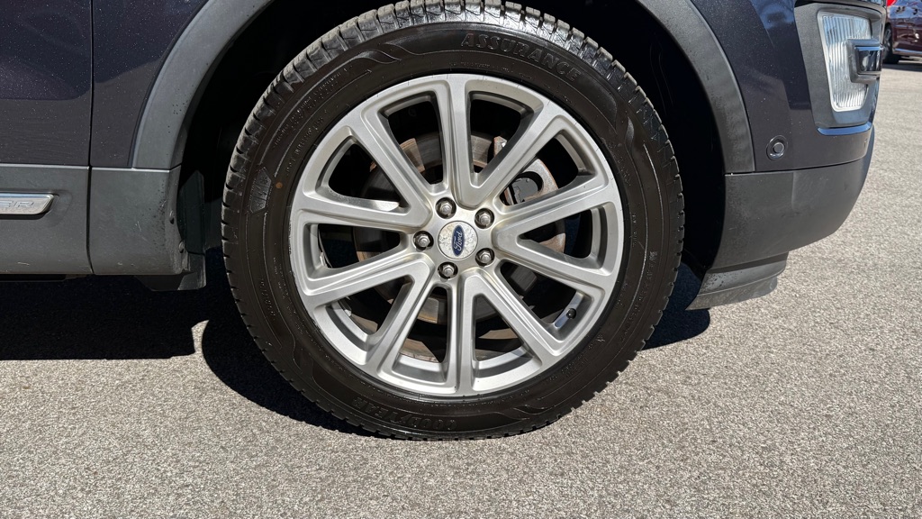 Photo 18 of this FORD EXPLORER