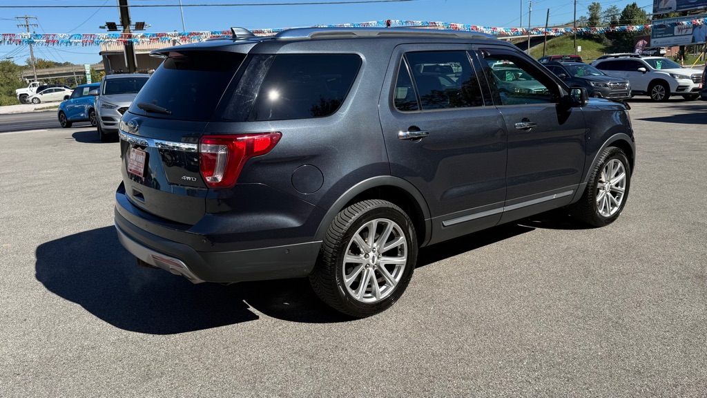 Photo 6 of this FORD EXPLORER