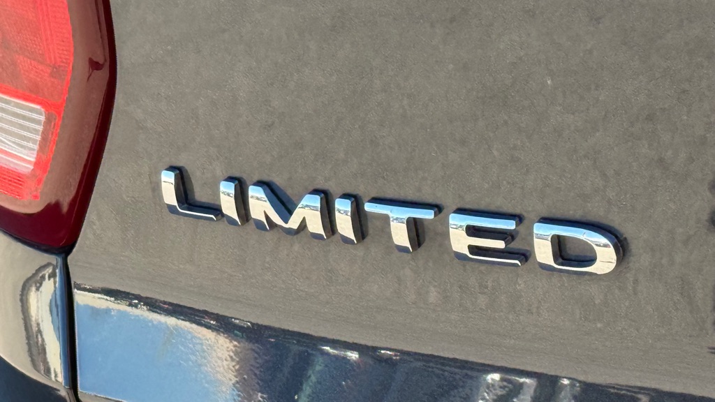 Photo 21 of this FORD EXPLORER
