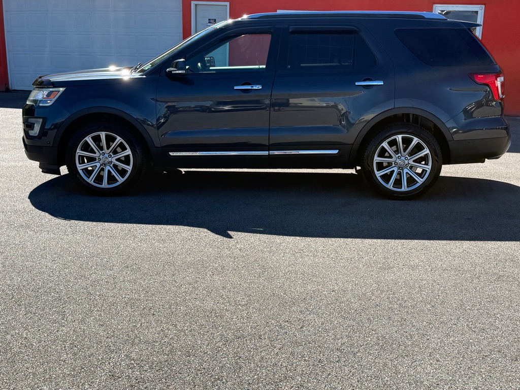 Photo 3 of this FORD EXPLORER