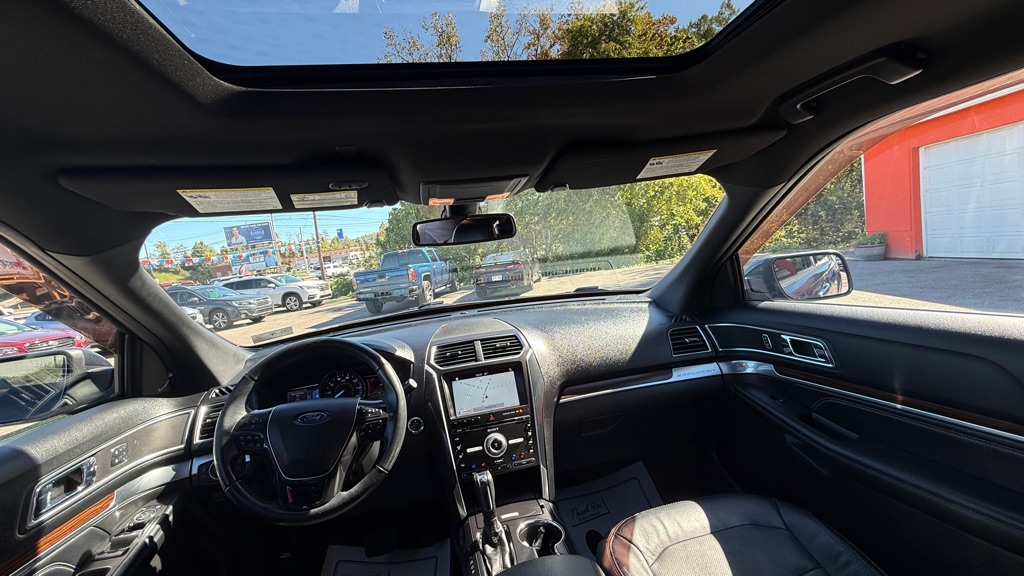 Photo 27 of this FORD EXPLORER