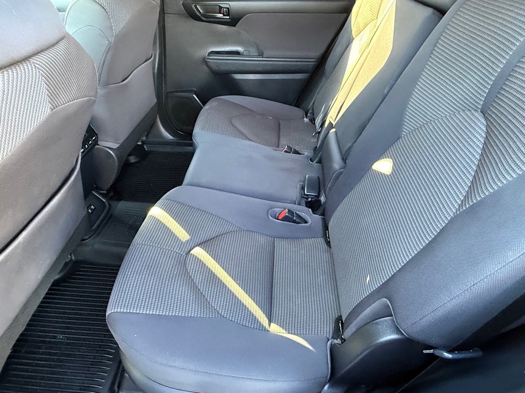 Photo 25 of this TOYOTA HIGHLANDER