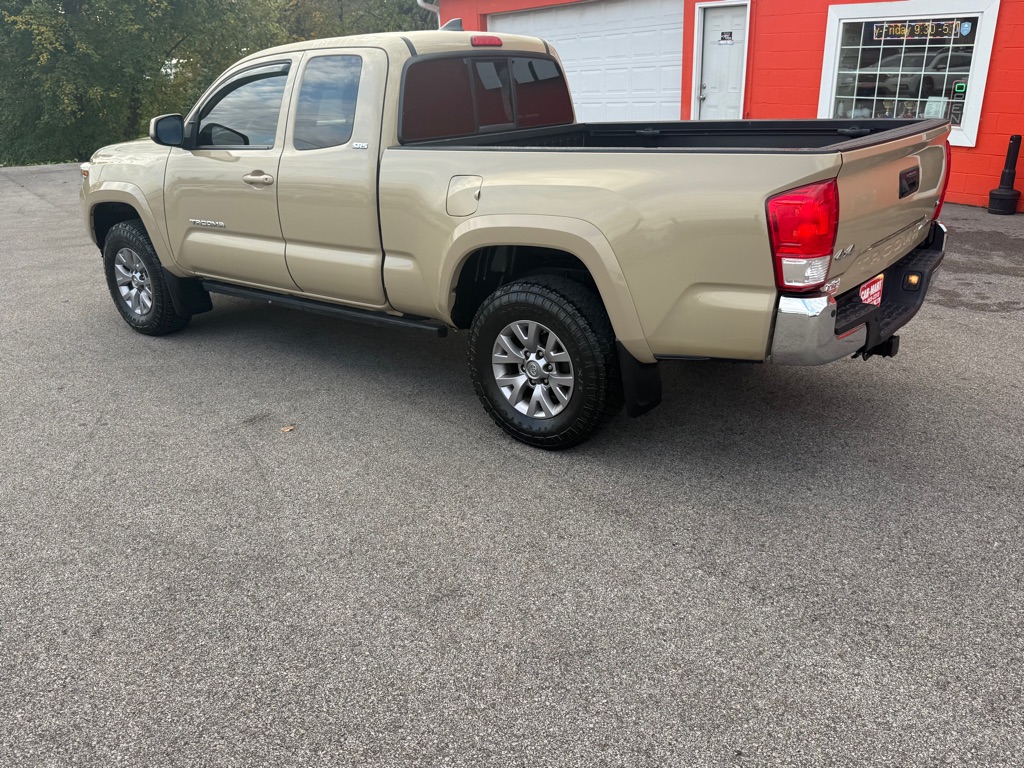Photo 4 of this TOYOTA TACOMA